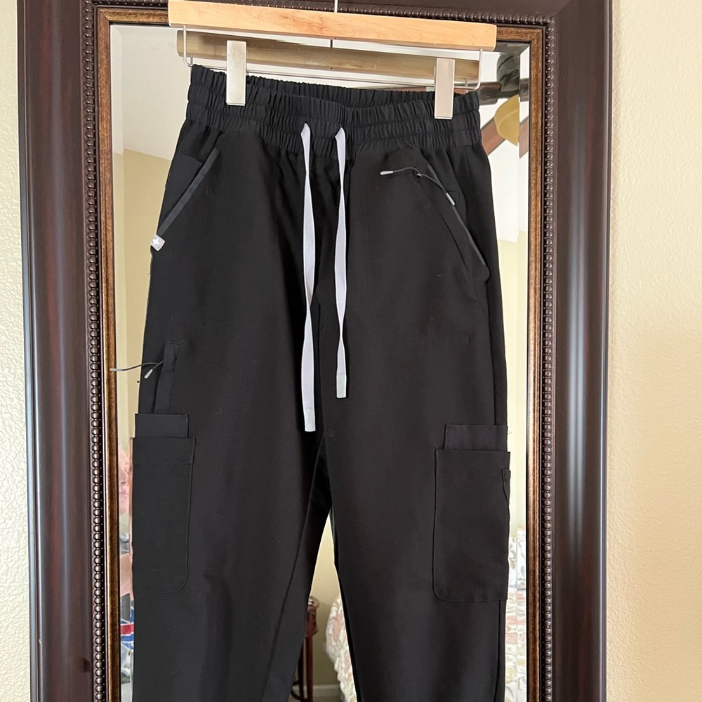 Like new figs 21 pocket high waisted joggers